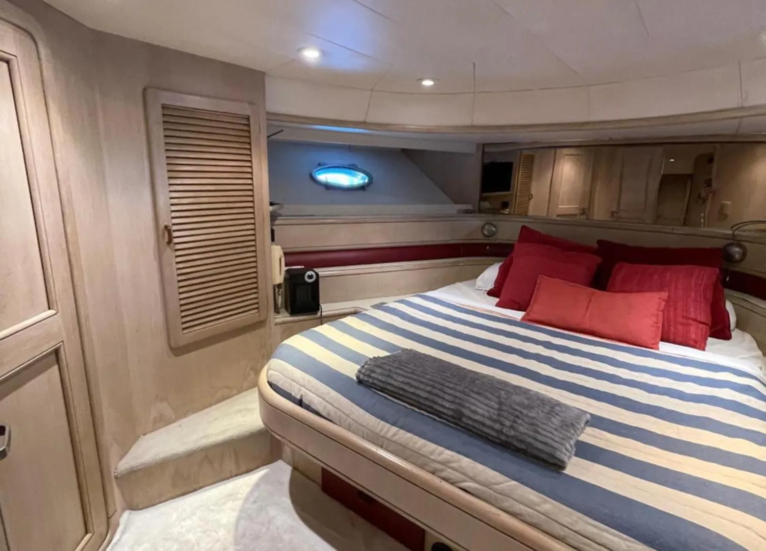 Yate Hotel Stv Barcellona Botel