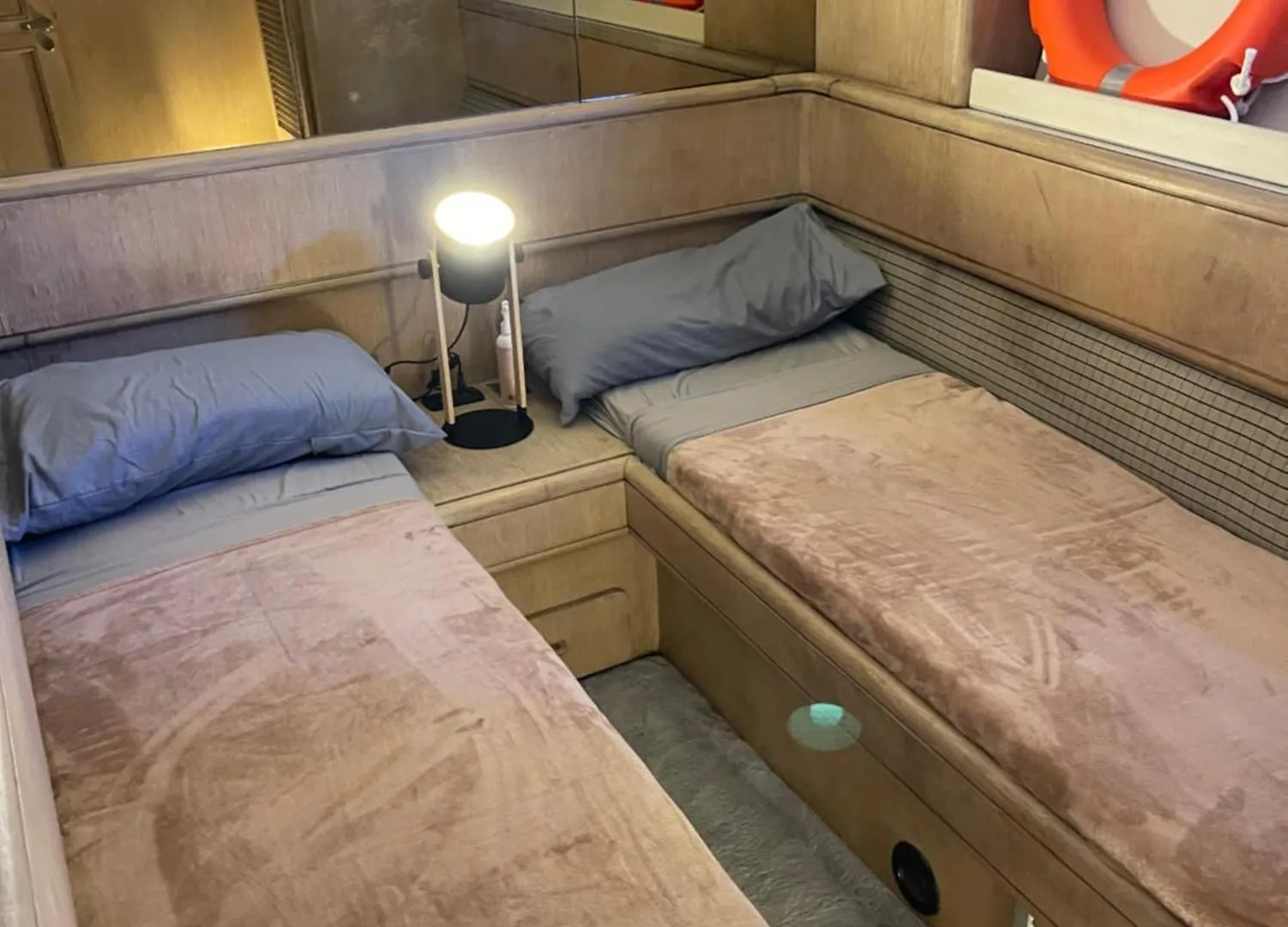Yate Hotel Stv Barcelone Bateau-hôtel